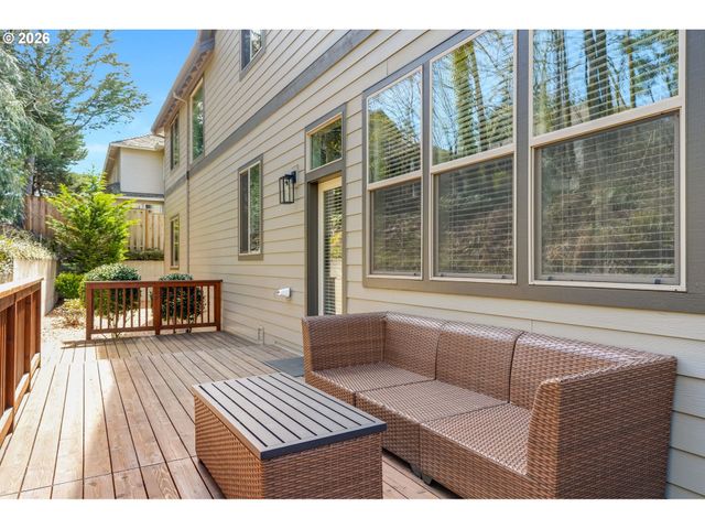 1880 Nw DEETTE Dr, Portland, OR 97229