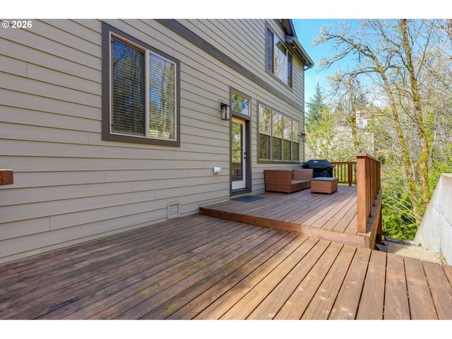 1880 Nw DEETTE Dr, Portland, OR 97229