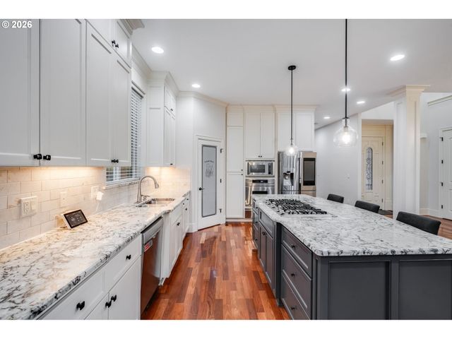 1880 Nw DEETTE Dr, Portland, OR 97229