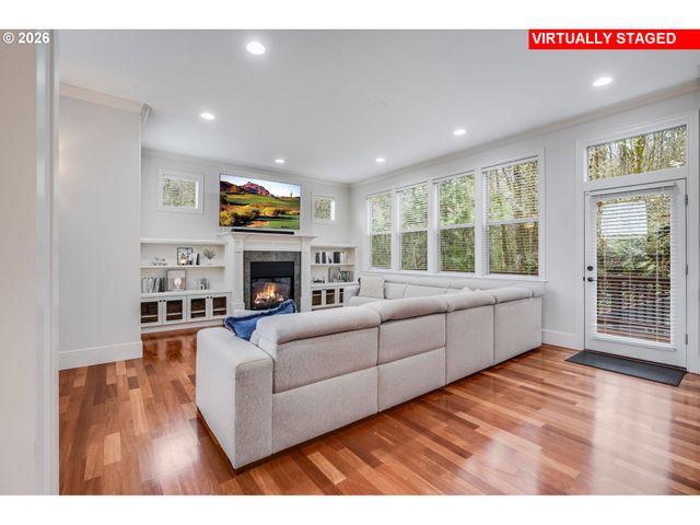 1880 Nw DEETTE Dr, Portland, OR 97229