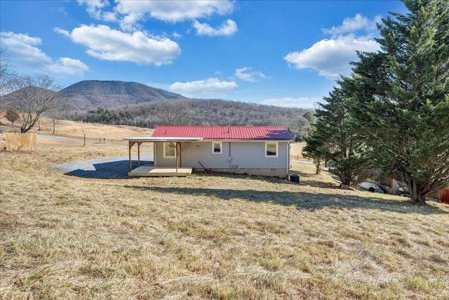 1572 Little Catawba Creek RD, Troutville, VA 24175