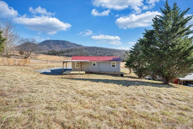1572 Little Catawba Creek RD, Troutville, VA 24175