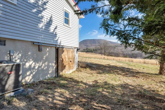 1572 Little Catawba Creek RD, Troutville, VA 24175