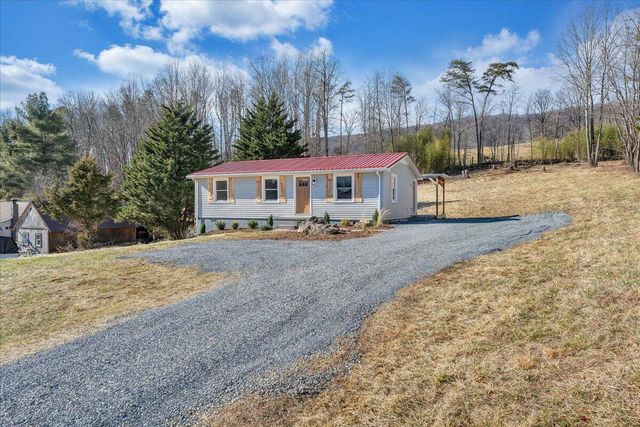 1572 Little Catawba Creek RD, Troutville, VA 24175