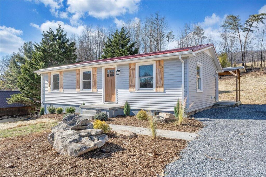 1572 Little Catawba Creek RD, Troutville, VA 24175