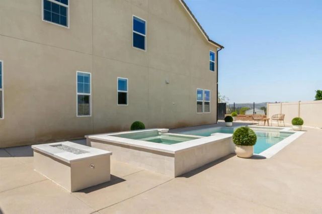 22013 Long Trot Drive, Escondido, CA 92029
