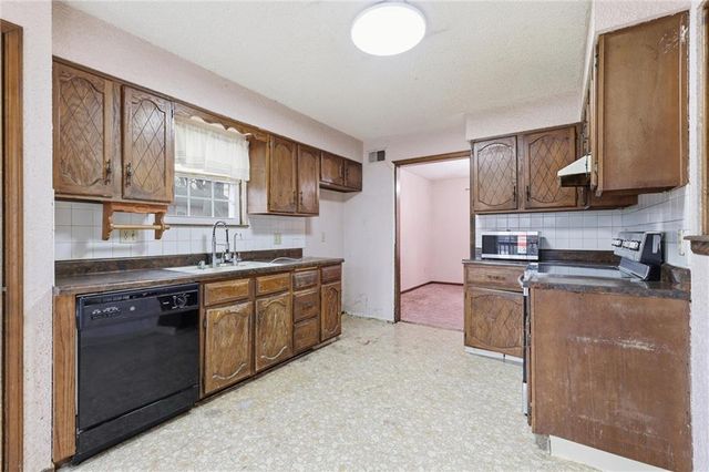 2741 S 53rd Terrace, Kansas City, KS 66106