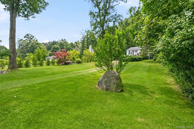 19 Oak Ridge Drive, Putnam Valley, NY 10579