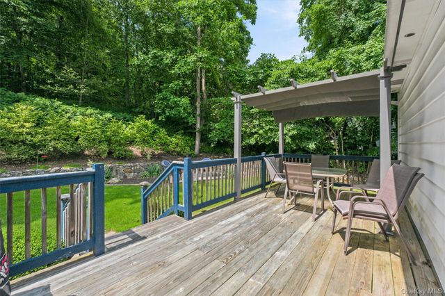 19 Oak Ridge Drive, Putnam Valley, NY 10579
