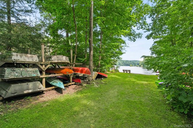 19 Oak Ridge Drive, Putnam Valley, NY 10579