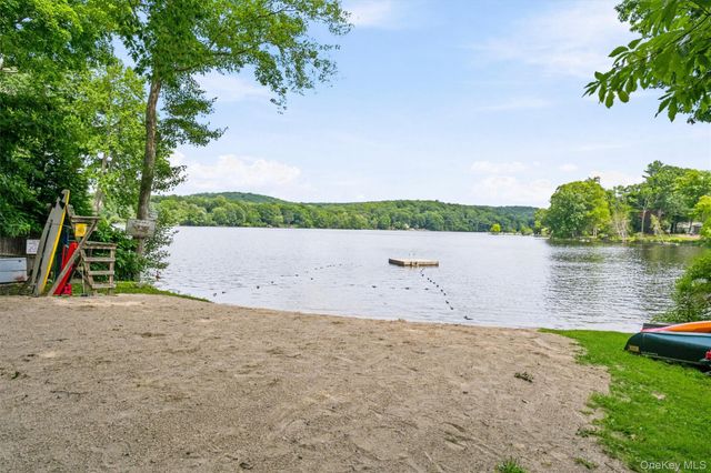 19 Oak Ridge Drive, Putnam Valley, NY 10579