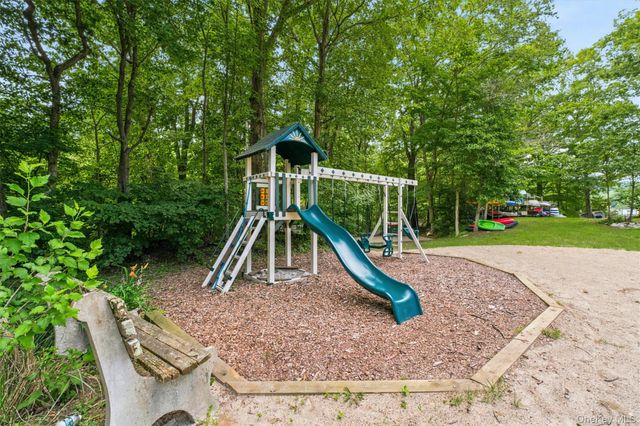 19 Oak Ridge Drive, Putnam Valley, NY 10579