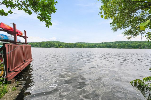 19 Oak Ridge Drive, Putnam Valley, NY 10579
