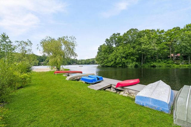 19 Oak Ridge Drive, Putnam Valley, NY 10579