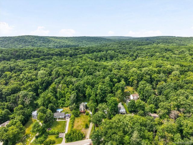 19 Oak Ridge Drive, Putnam Valley, NY 10579