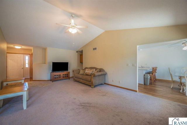 117 Cardinal Drive, Mankato, MN 56001