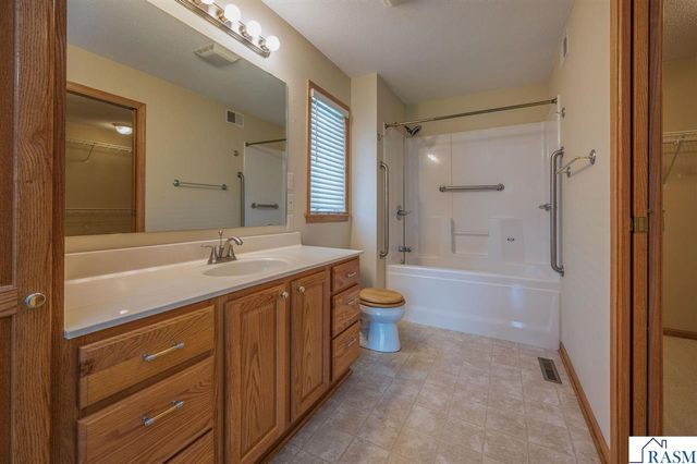 117 Cardinal Drive, Mankato, MN 56001