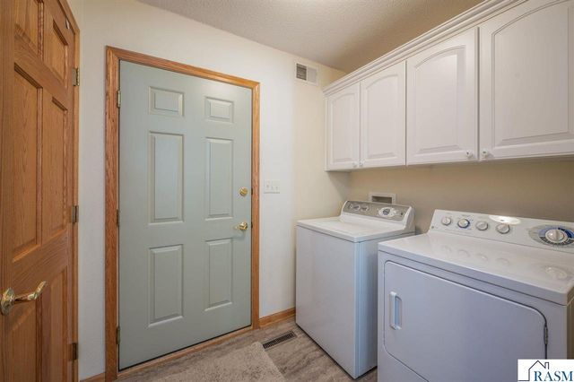 117 Cardinal Drive, Mankato, MN 56001