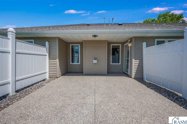 117 Cardinal Drive, Mankato, MN 56001