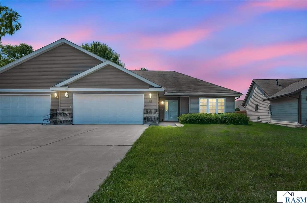 117 Cardinal Drive, Mankato, MN 56001