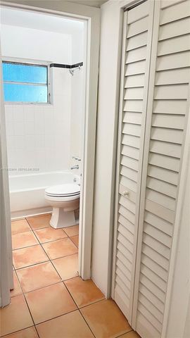 4760 SW 66th Ter, Davie, FL 33314