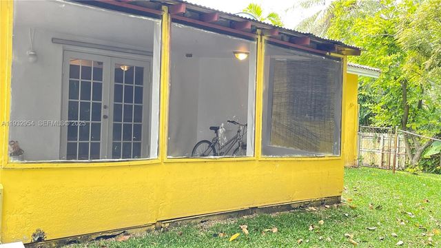 4760 SW 66th Ter, Davie, FL 33314