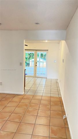 4760 SW 66th Ter, Davie, FL 33314