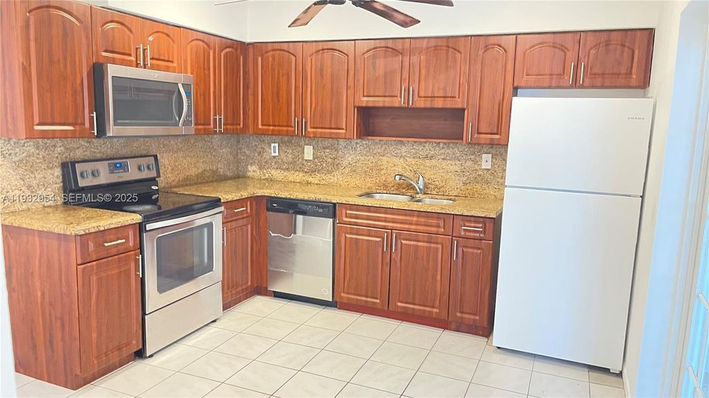 4760 SW 66th Ter, Davie, FL 33314