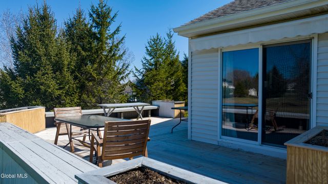 11 Mallard Cove, Malta, NY 12019