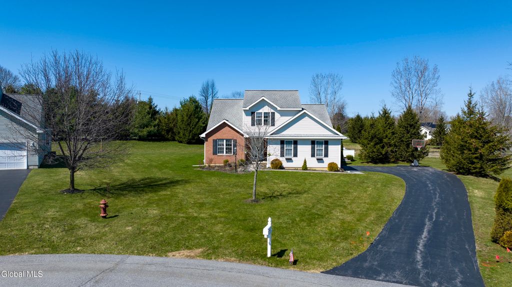 11 Mallard Cove, Malta, NY 12019