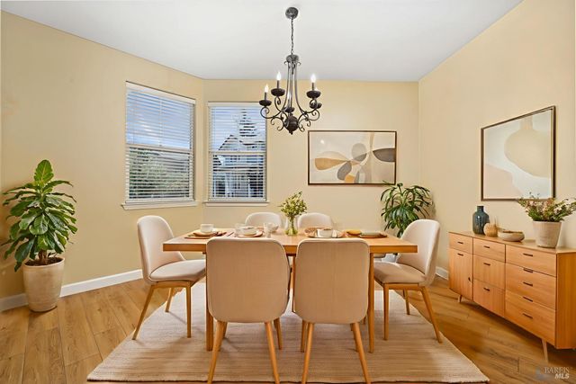 520 Morgan Woods Ct, Windsor, CA 95492