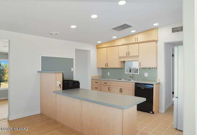 2120 E 33rd Street, Tucson, AZ 85713