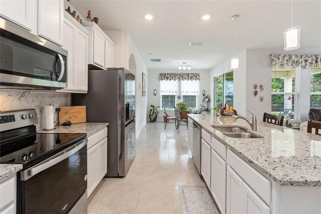 2916 HOODED CRANE COVE, St Cloud, FL 34773