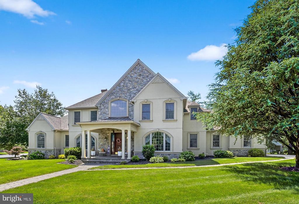 Image 1 of property listing at 602 WILLOW GREEN, Lititz, PA 17543