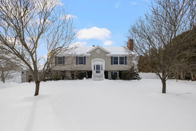 45 Obannon Pl, Swansea, MA 02777
