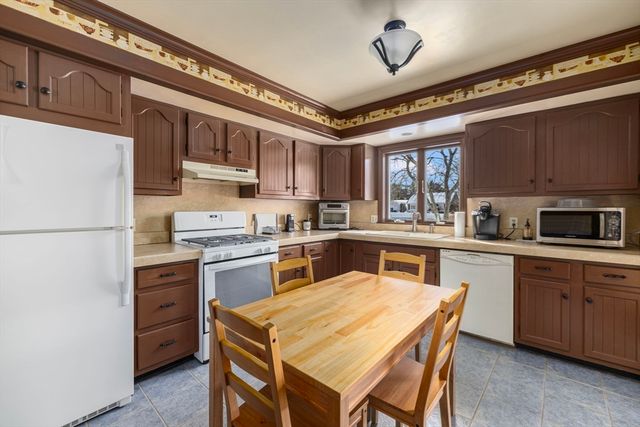 45 Obannon Pl, Swansea, MA 02777