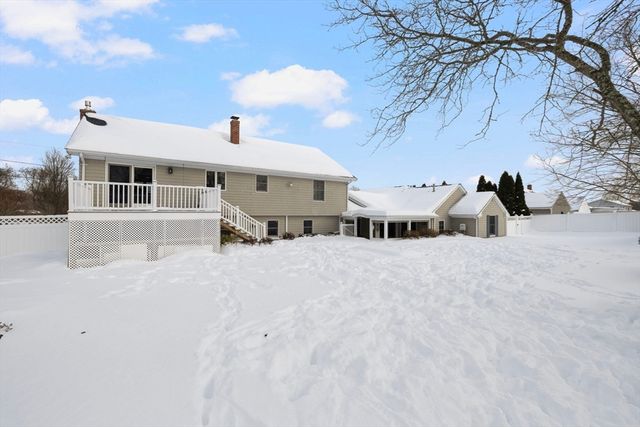 45 Obannon Pl, Swansea, MA 02777