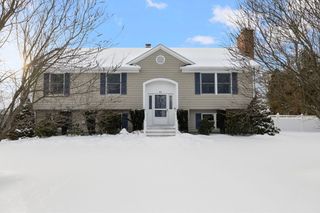 45 Obannon Pl, Swansea, MA 02777