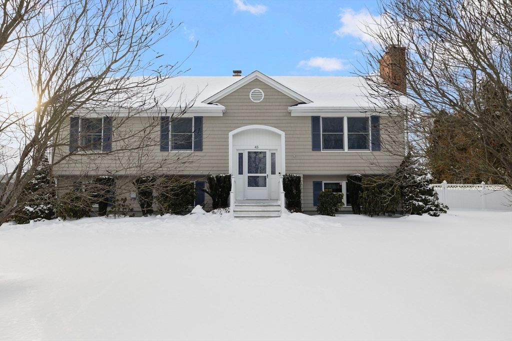 45 Obannon Pl, Swansea, MA 02777
