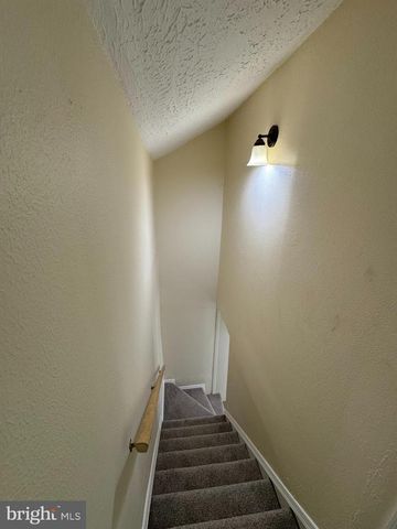 65 DILLOW LN, Harpers Ferry, WV 25425