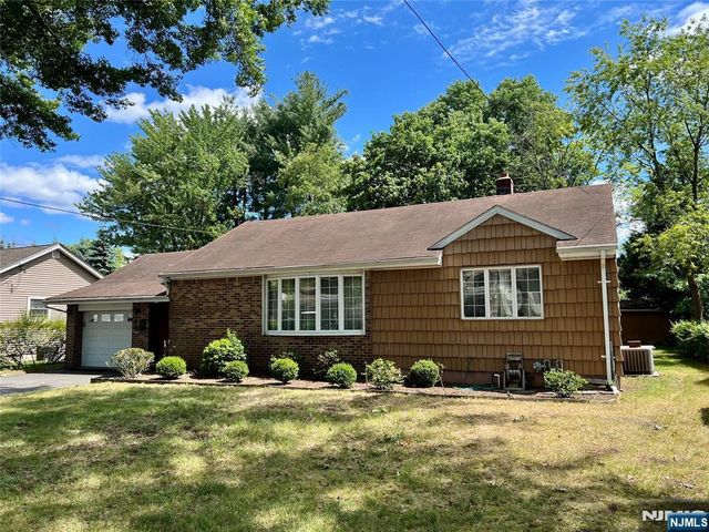 86 Willowbrook Court, Paramus, NJ 07652