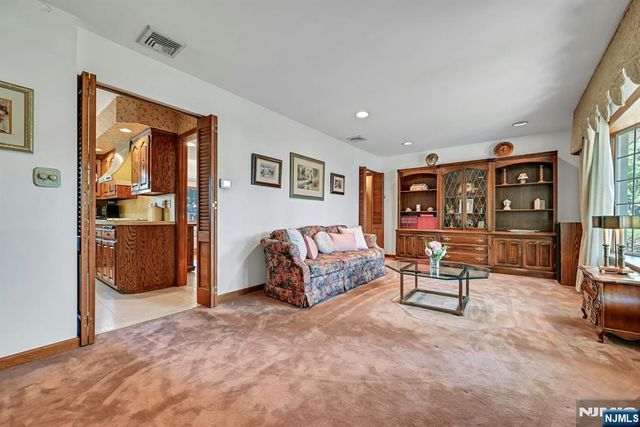 86 Willowbrook Court, Paramus, NJ 07652