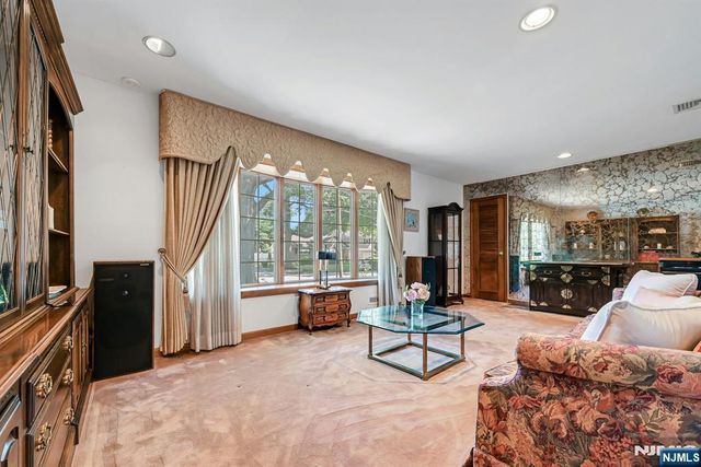 86 Willowbrook Court, Paramus, NJ 07652