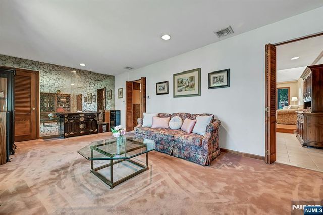 86 Willowbrook Court, Paramus, NJ 07652