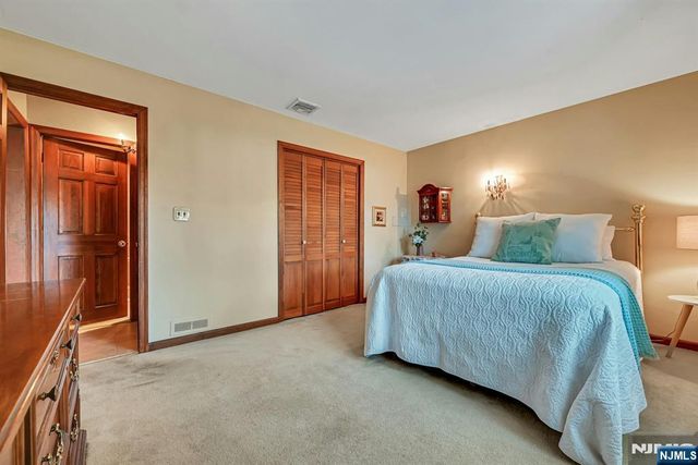 86 Willowbrook Court, Paramus, NJ 07652