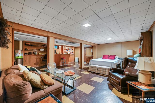 86 Willowbrook Court, Paramus, NJ 07652