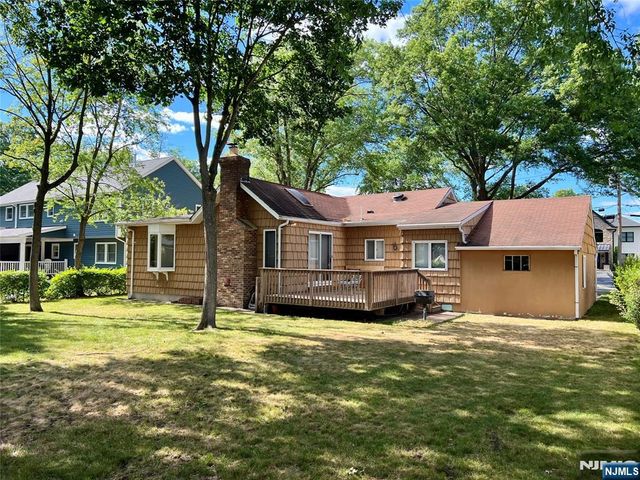 86 Willowbrook Court, Paramus, NJ 07652