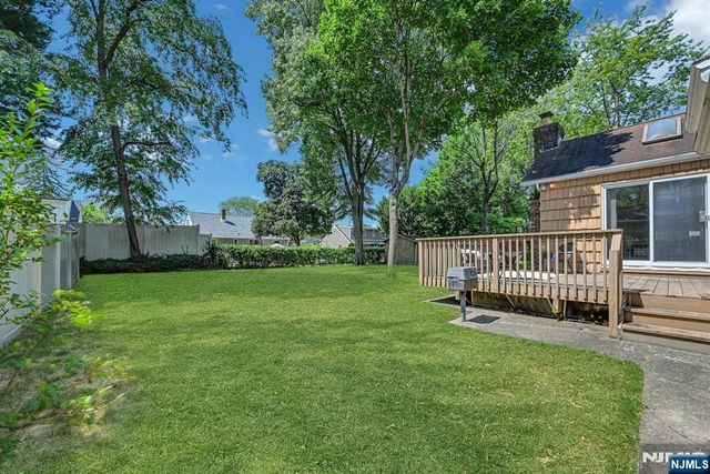 86 Willowbrook Court, Paramus, NJ 07652