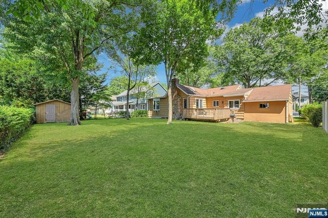 86 Willowbrook Court, Paramus, NJ 07652