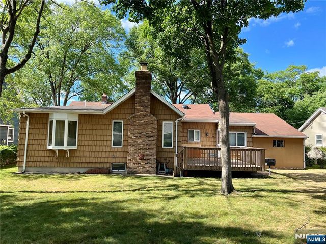 86 Willowbrook Court, Paramus, NJ 07652